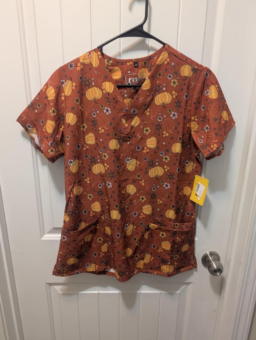 Revel Premium Stretch Autumn Fall Thanksgiving Pumpkins Scrub Top Size M New!